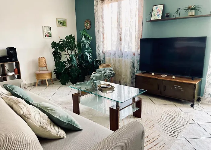 Hébergement de vacances La P'tite Ambrièroise *